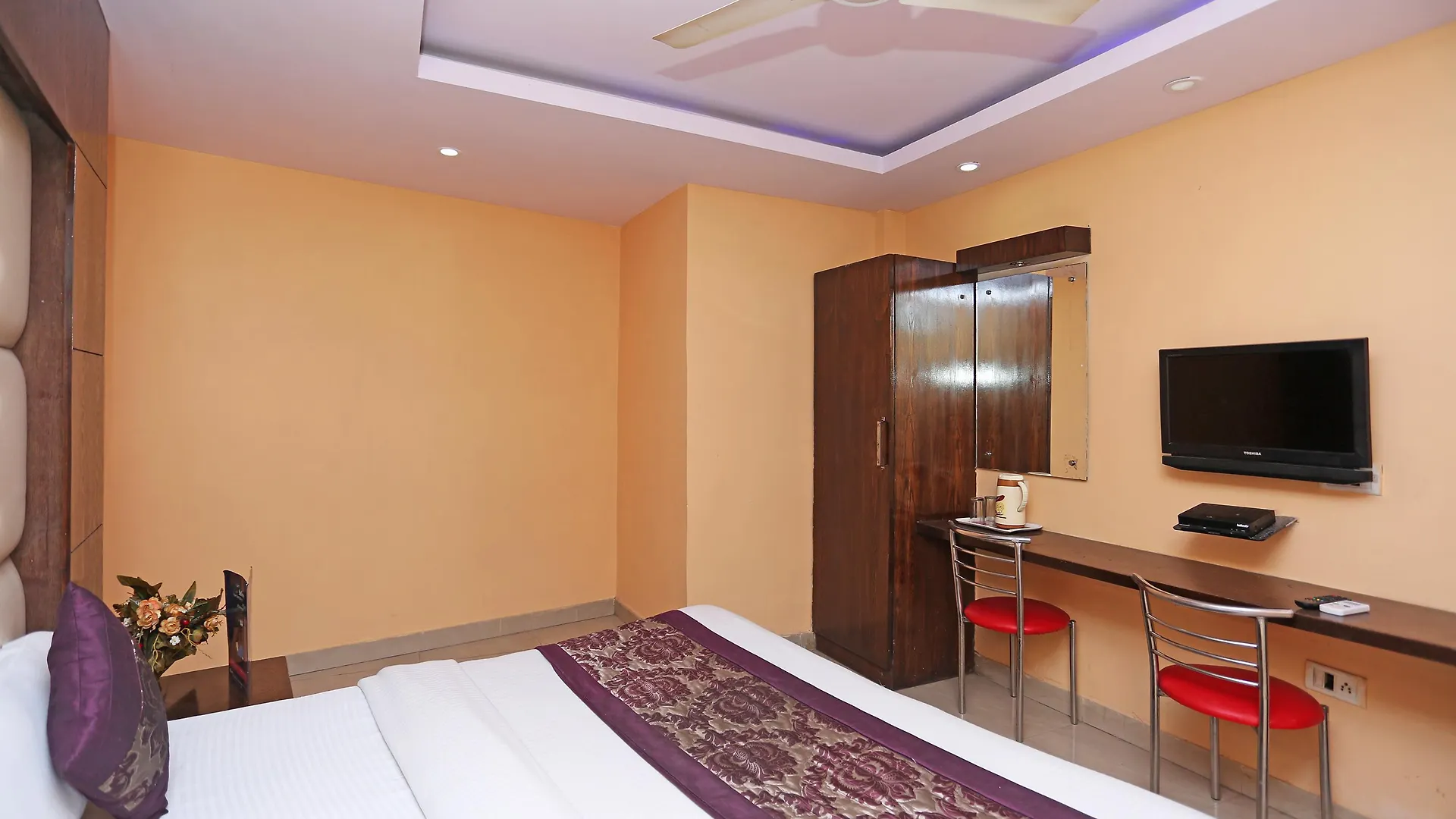 Oyo 6096 Hotel Maharani Palace New Delhi