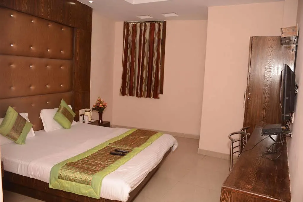 Oyo 6096 Hotel Maharani Palace New Delhi