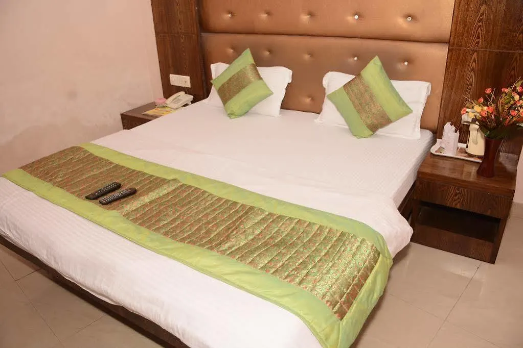 Oyo 6096 Hotel Maharani Palace New Delhi 3*,